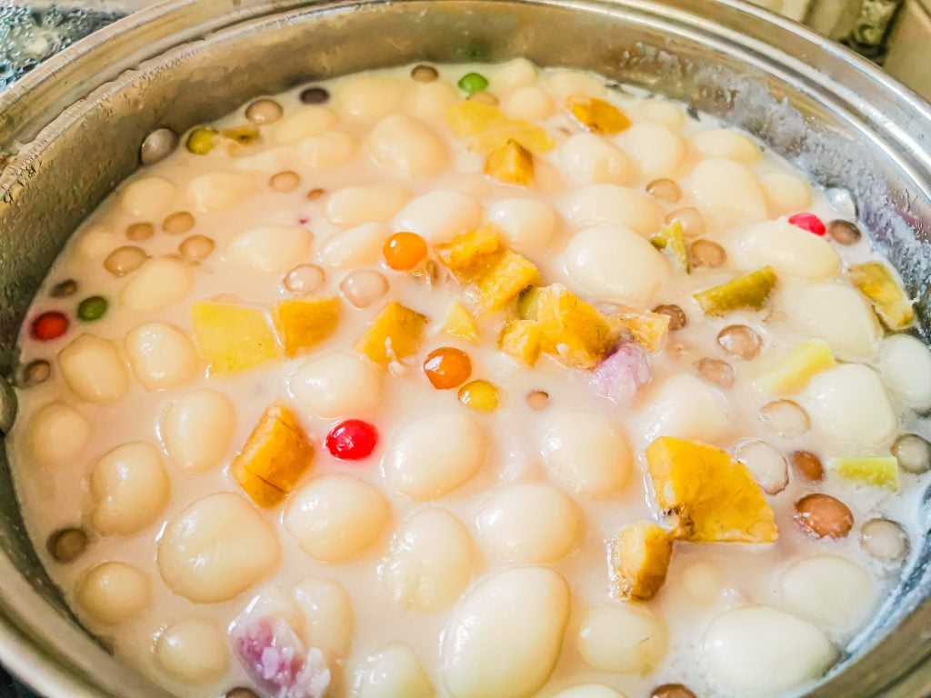 Bilo-Bilo Explained: A Creamy Filipino Dessert Made with Coconut and ...